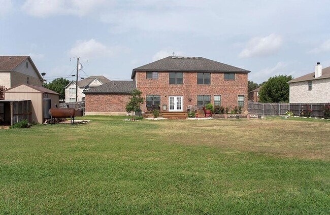 backyard - 102 N Prairie Ln