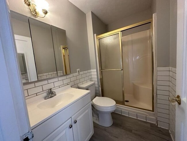 Building Photo - Very Nice 3 Bedroom In Paducah Available Immediately