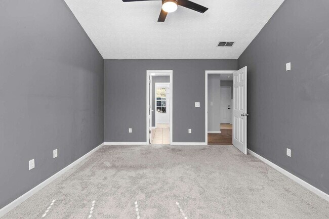 Building Photo - 3 Bedroom Ranch in Golf Cart Area of Senoia