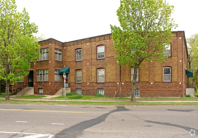 Primary Photo - Raymond Flats
