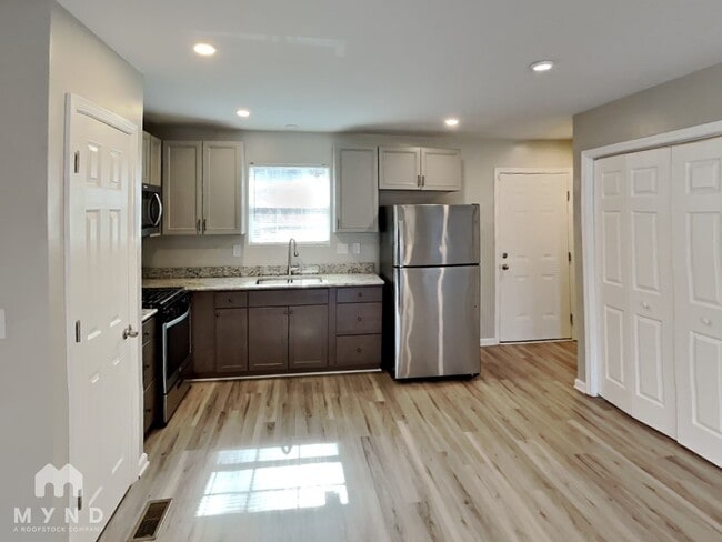 Building Photo - 218 Aspen Dr