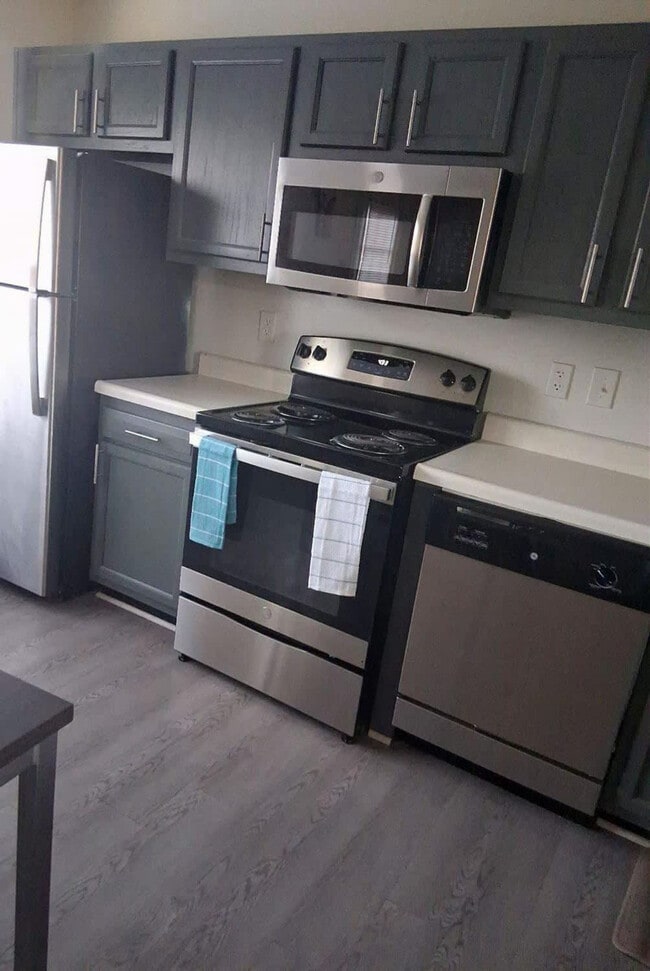 Building Photo - 1051 Southern Dr