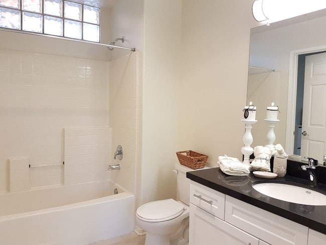 Building Photo - 1561 S Barrington Ave