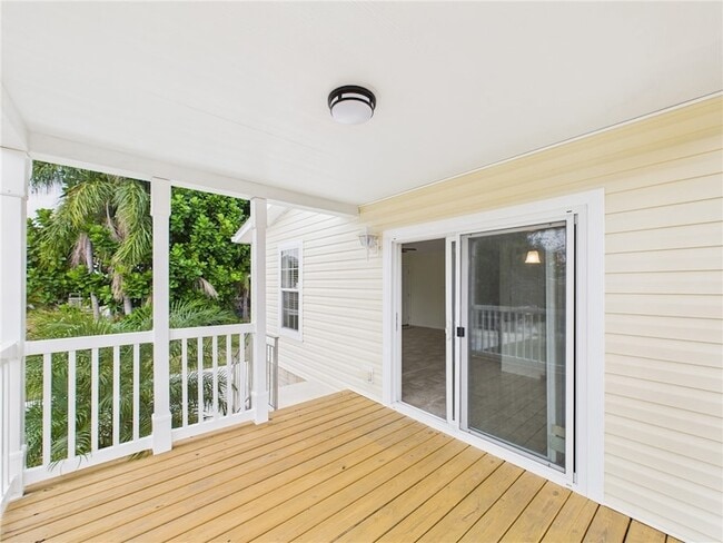 Building Photo - 310 Pineapple St