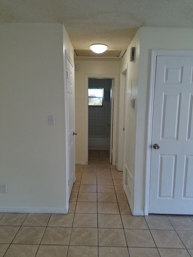 Building Photo - Cedar Ave - A