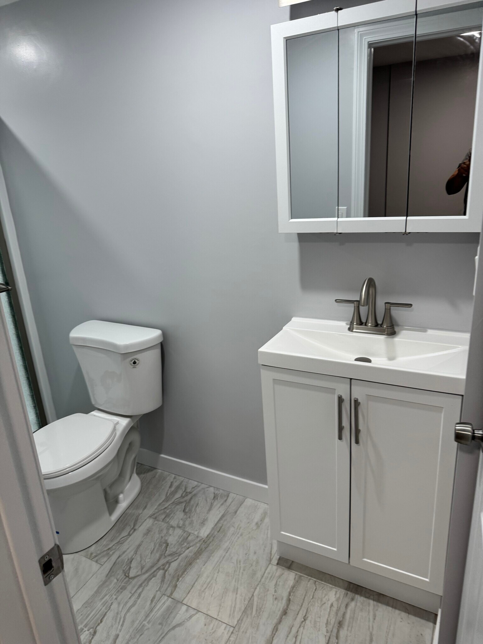 Down stairs bathroom - 29 Beechmont St