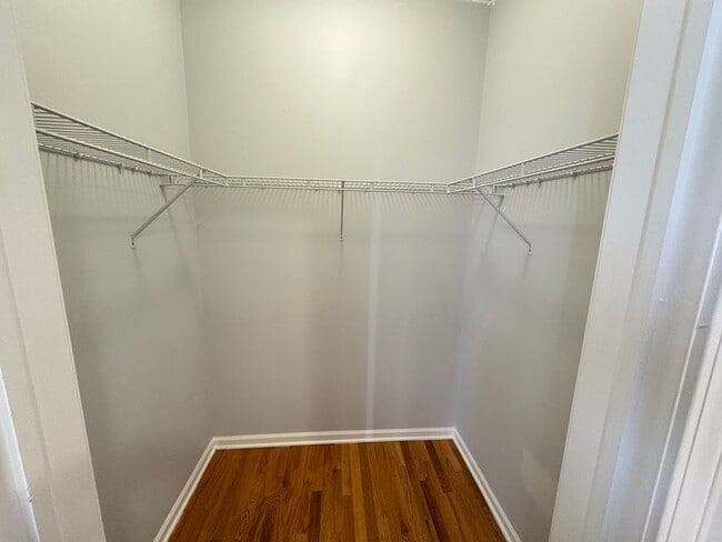 Building Photo - Bright & Spacious 2 Bed / 2 Bath Condo with Hardwood Floors, Granite Kitchen & Walk-In Closets