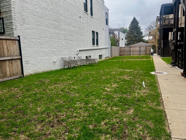 Building Photo - 5315 N Damen Ave