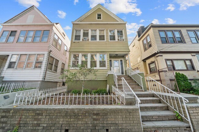 Building Photo - 255 Dwight St