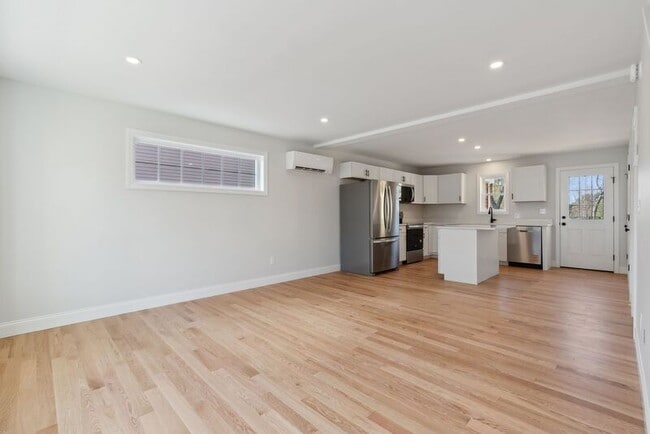 Building Photo - 13 Legacy Ln