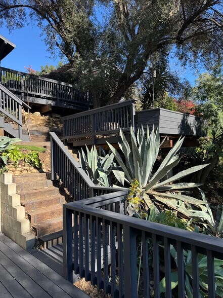 Building Photo - 5926 Hayes Ave