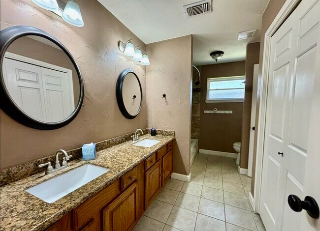 Building Photo - 2123 Streamhurst Ln