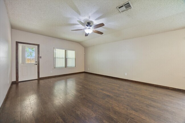 Building Photo - 2701 Redwood St