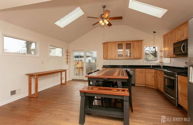 Building Photo - 78 Hazelwood Ave