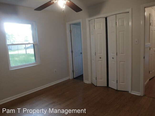 Building Photo - 3 br, 1.5 bath House - 204 Holiday Circle