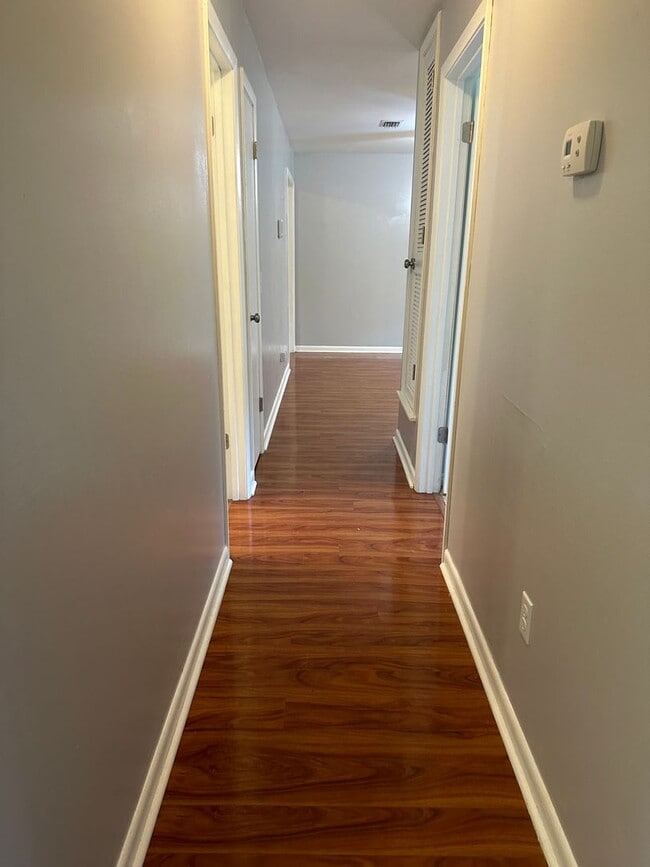 Building Photo - FOR RENT 3 Bed 2 bath home