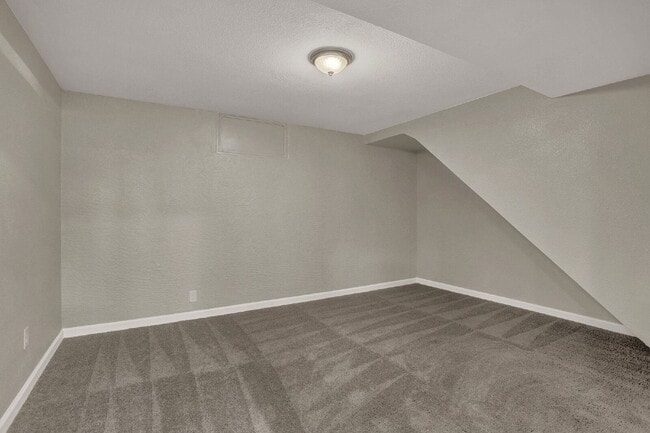 Building Photo - 817 Westmoor Dr