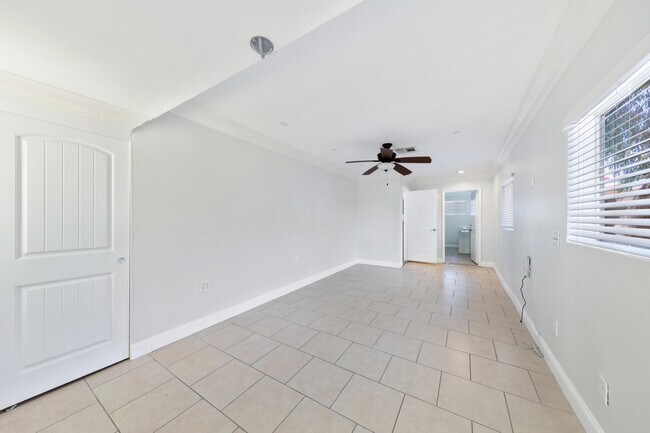 Building Photo - 77054 California Dr