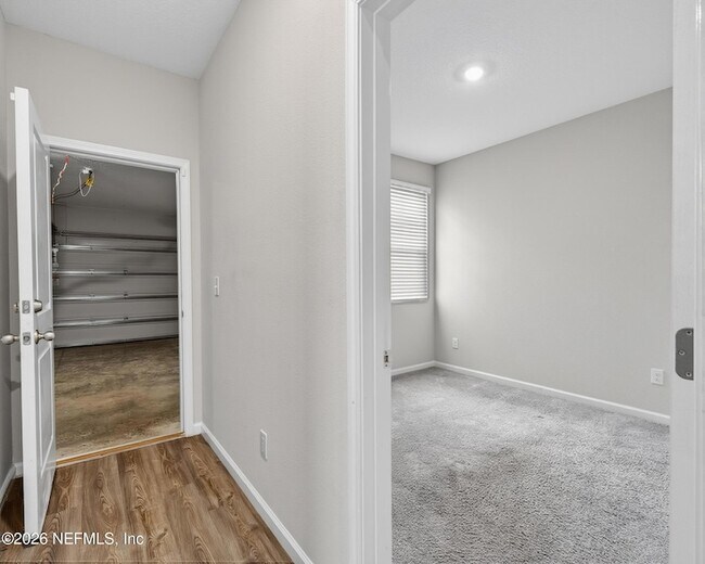 Building Photo - 14757 Cashew Ave
