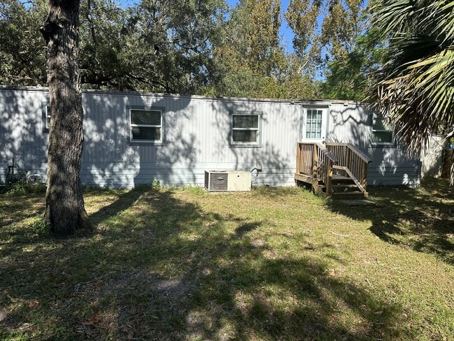 Building Photo - Completely remodeled 2 bedroom, 1.5 bath H...