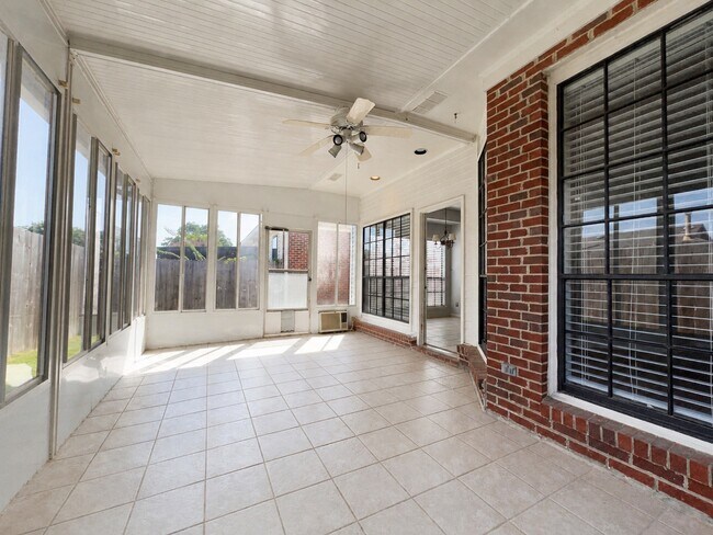 Building Photo - 6121 Bell Rd Manor