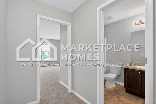 Building Photo - 10 Amber Dr