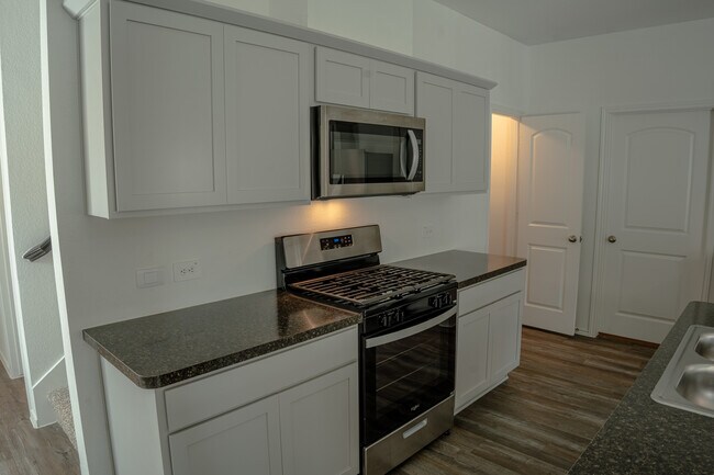 Building Photo - 5746 Hampton Vly Dr