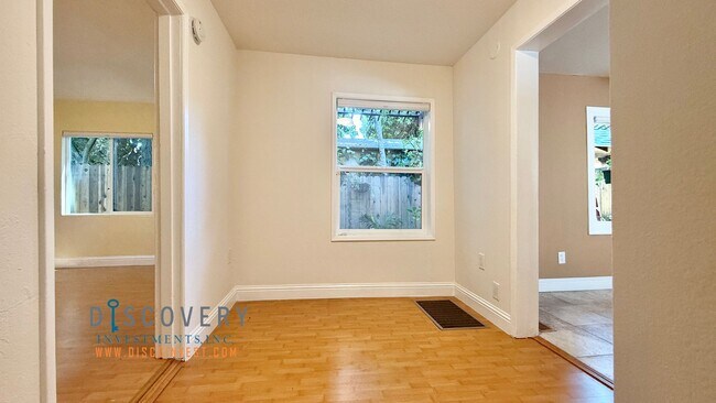 Building Photo - 3228 Boise St