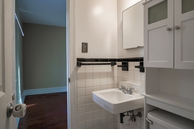 Building Photo - 8803 Turnbull Ave