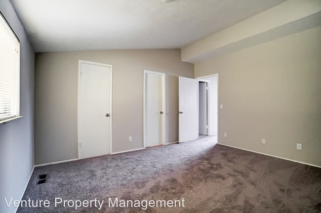Building Photo - 4 br, 2 bath Apartment - 1740 Bising Ave
