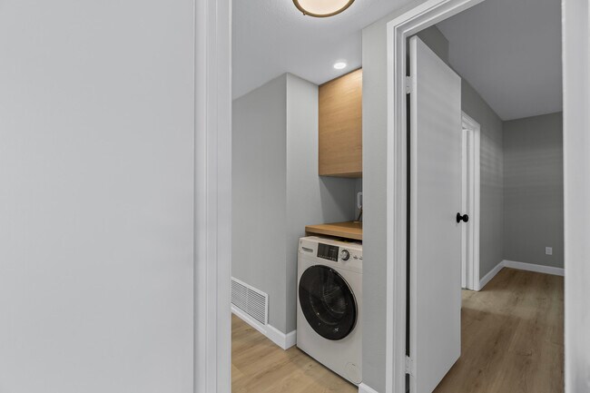 Building Photo - 1950 S Palm Canyon Dr