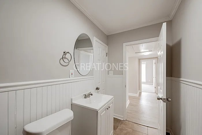 Building Photo - 3242 Southmont Dr