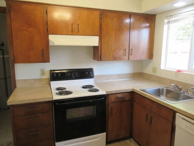 Building Photo - Nice Clean Two Bedroom w/ Private Backyard