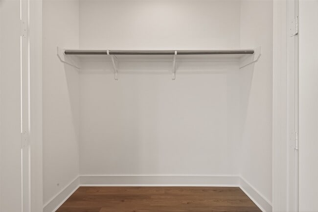 Building Photo - 1502 Hussion St