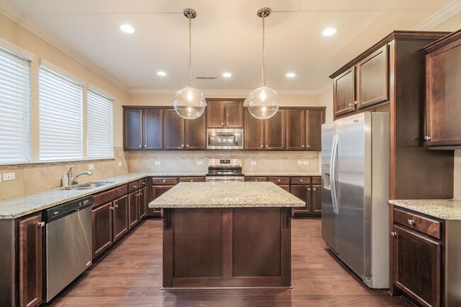 Building Photo - Spacious 4 Bedroom, 3.5 Bath Home for Rent in Pineville!