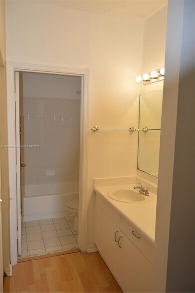 Building Photo - 1527 Veracruz Ln