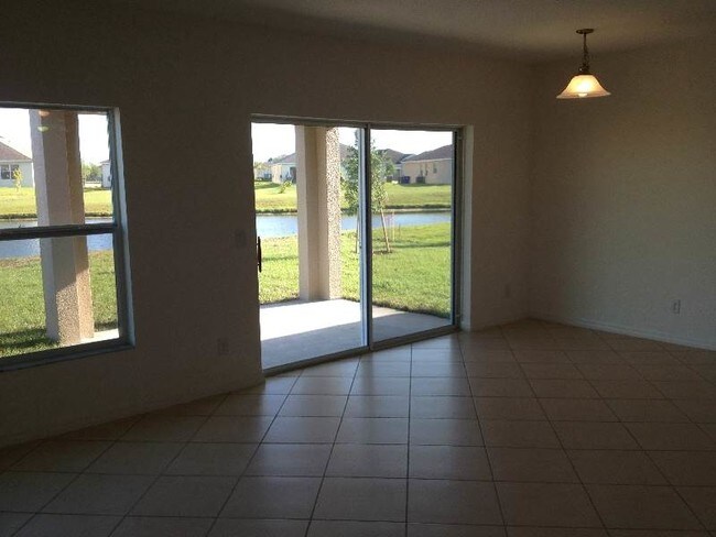 Building Photo - 3443 Brant St