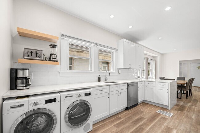 Building Photo - 1215 N Warman Ave