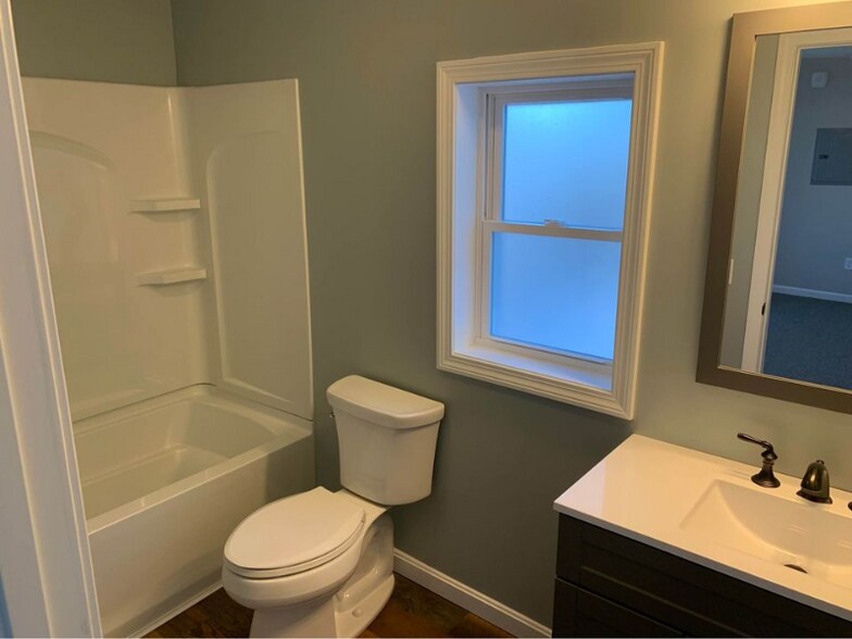 Building Photo - 8 College Ave