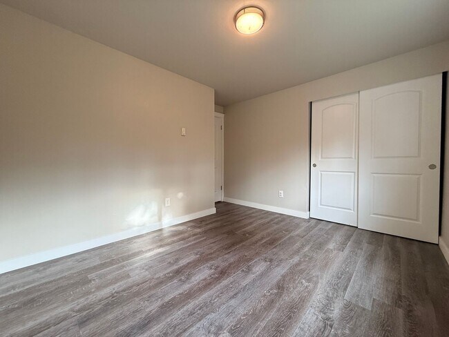 Building Photo - VASU**908