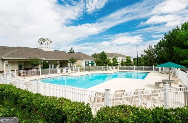 Building Photo - 91 Somerset Club Dr SE