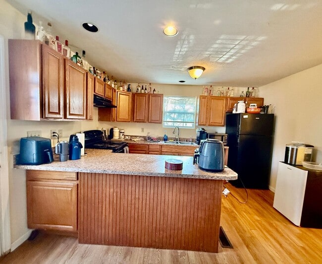 Building Photo - 424 Woodland Ave