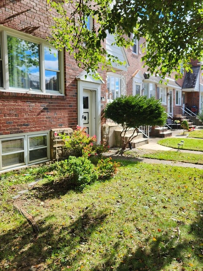 Building Photo - 6651CLARIDGE