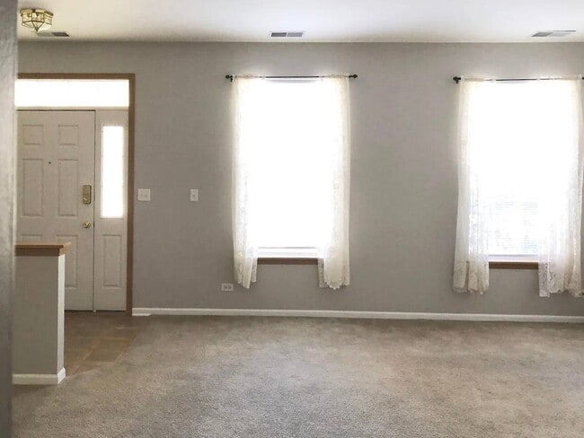 Building Photo - 2575 Hillsboro Blvd