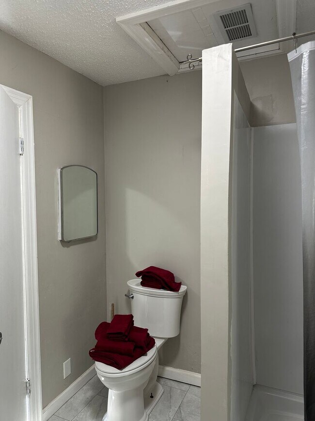 Building Photo - Beautiful House for Rent