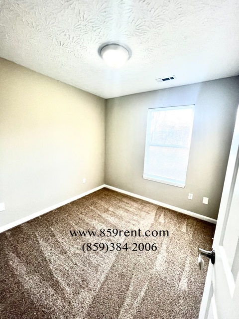 Building Photo - 2870 Russell Dr