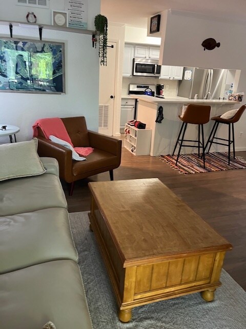 All-Inclusive Furnished 1 Bedroom 1 Bath with Office Center in Bay Club- 2 miles Sullivan's Island - 1481 Center St Ext