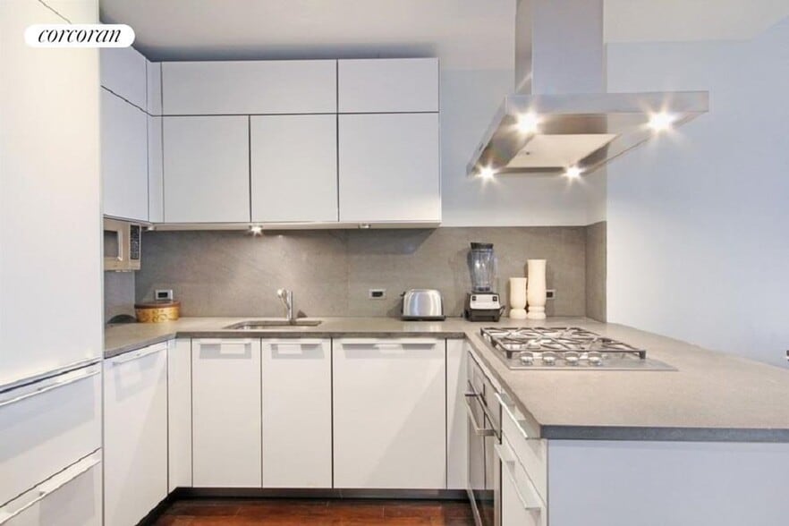 Building Photo - 101 Warren St