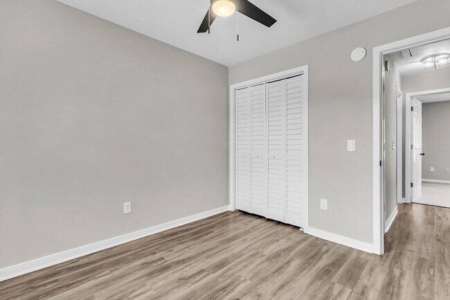 Building Photo - 3 Bedroom 1.5 Bath Town Home in North Charleston