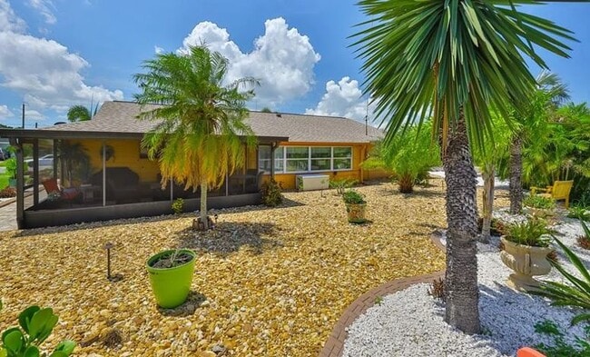 Building Photo - 1801 El Rio Dr
